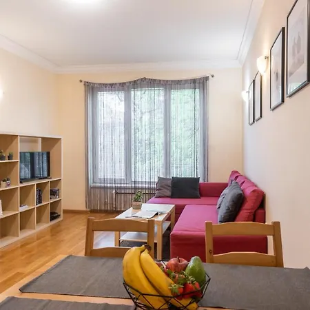 Spacious Center 2br For Friends & Families