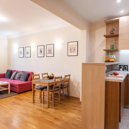 Apartament Spacious 2-bedroom - Ideal For Families & Groups - Center Sofia