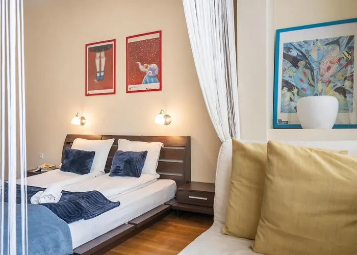 Appartamento Spacious 2-bedroom - Ideal For Families & Groups - Center *