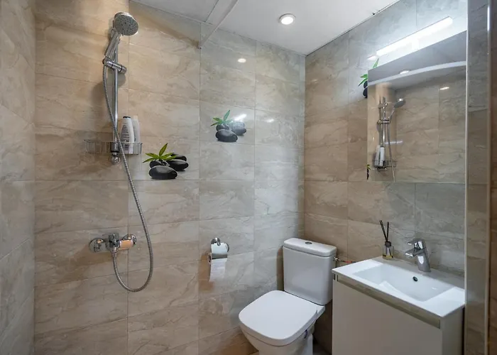 Spacious 2-bedroom - Ideal For Families & Groups - Center *