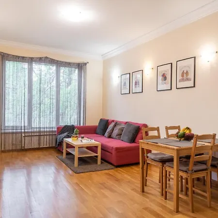 Spacious Center 2br For Friends & Families Apartment *