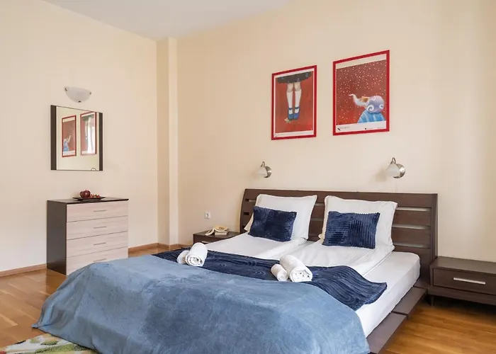 Spacious 2-bedroom - Ideal For Families & Groups - Center アパート *