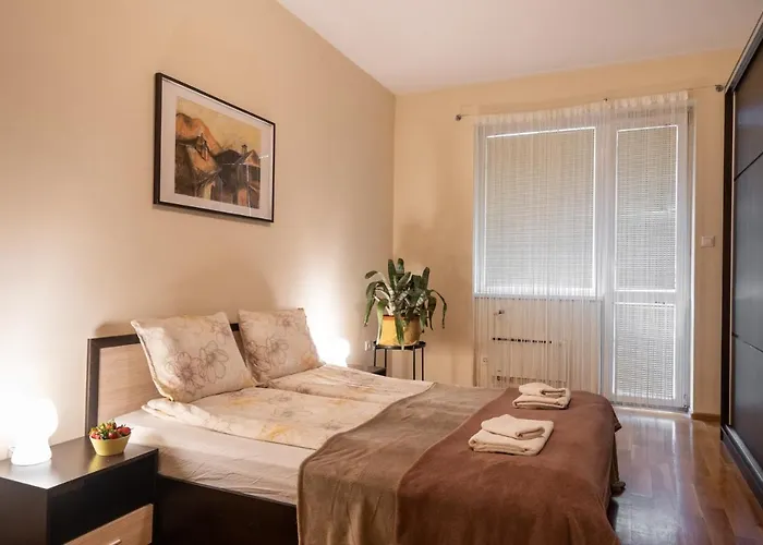 Spacious 2-bedroom - Ideal For Families & Groups - Center *