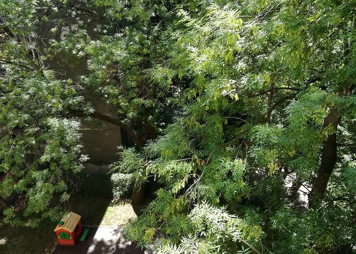 Апартамент Spacious 2-bedroom - Ideal For Families & Groups - Center